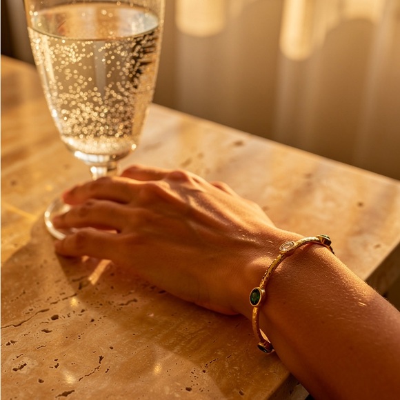 Elegant 18k gold plated Bracelet with Gemstones - Picture 4 of 9